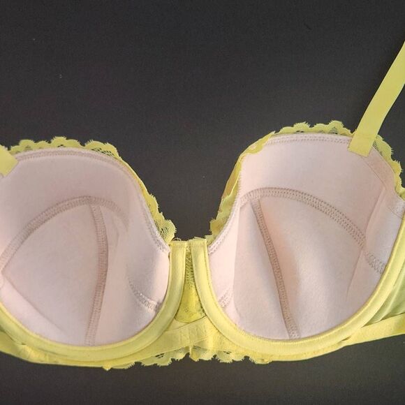 Frederick's of Hollywood Butter Yellow Balconette Bra Size 32D NWT Lingerie Show - Picture 8 of 14